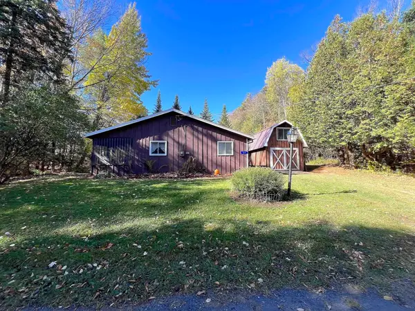 63 Barre Boulevard, Greensboro, VT 05841