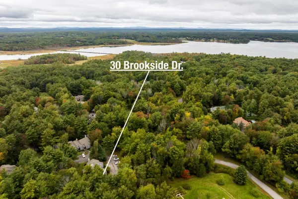 30 Brookside Drive, Stratham, NH 03885
