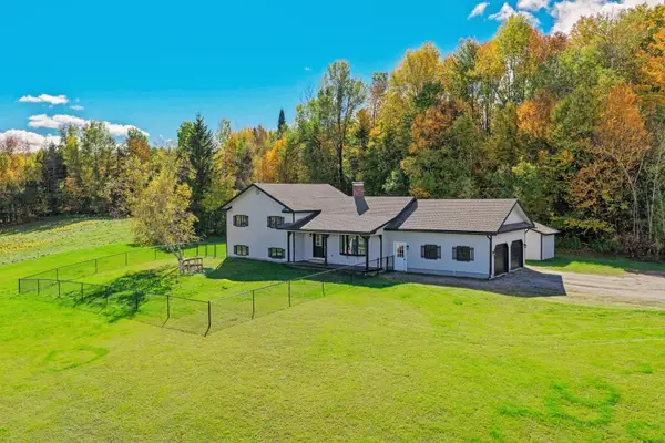 462 Logan Drive, Newport City, VT 05855