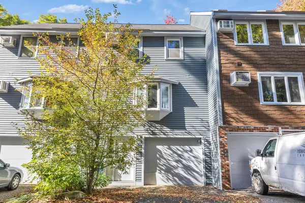 46 Valley West Way, Manchester, NH 03102