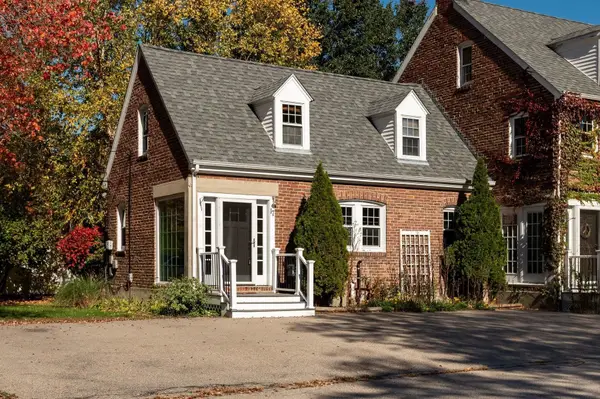 17 Grape Street, Newmarket, NH 03857