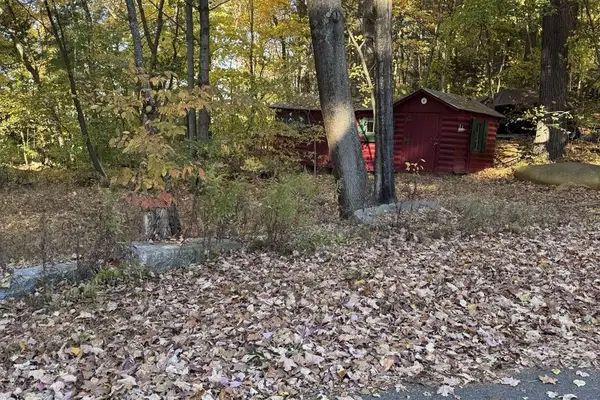 2 Zames Street, Derry, NH 03038