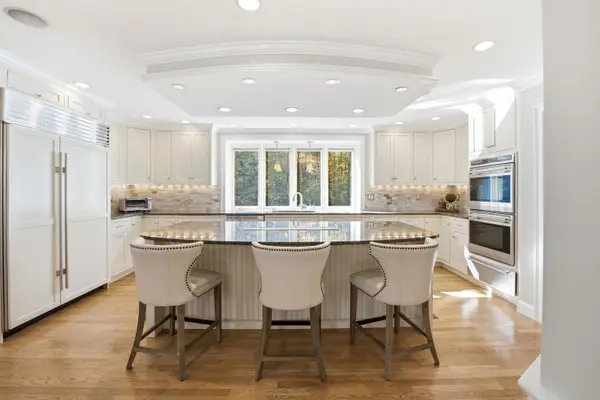 3 Muddy Pond Road, Kensington, NH 03833