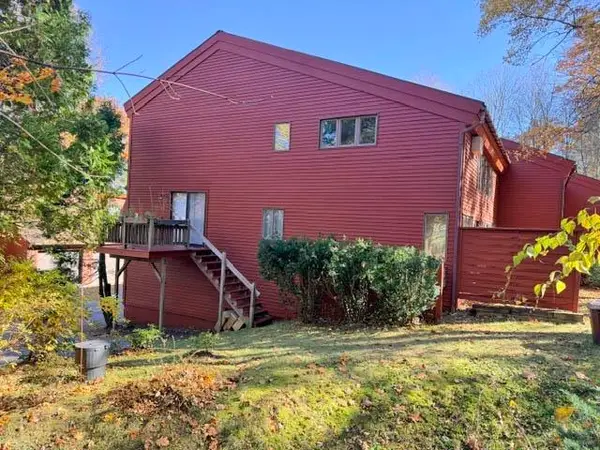 9 Robin Way, Brattleboro, VT 05301