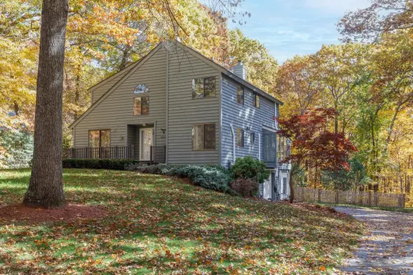 7 Hunter Drive, Derry, NH 03038