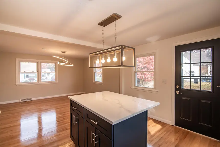 4 Robin Lane, Nashua, NH 03064 - #3