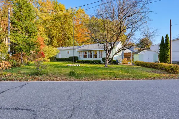 10 Bonny Street, Nashua, NH 03062