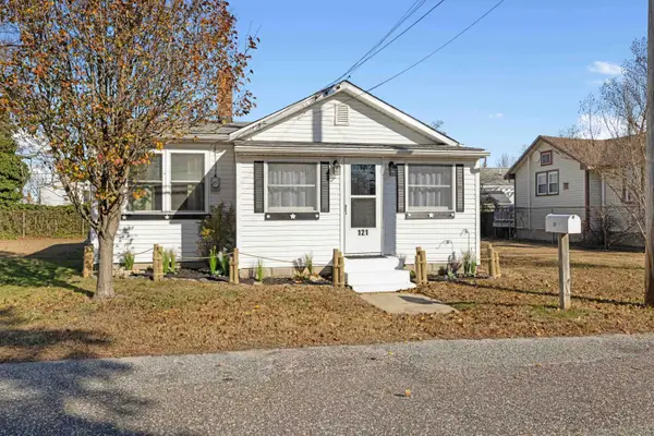 121 E Pacific Avenue, Villas, NJ 08251