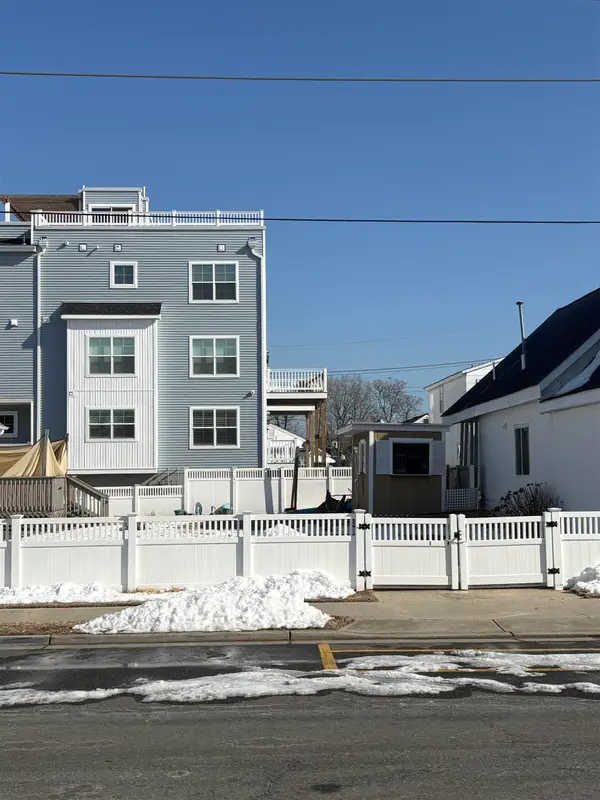 443 W Oak Avenue, Wildwood, NJ 08260-2033