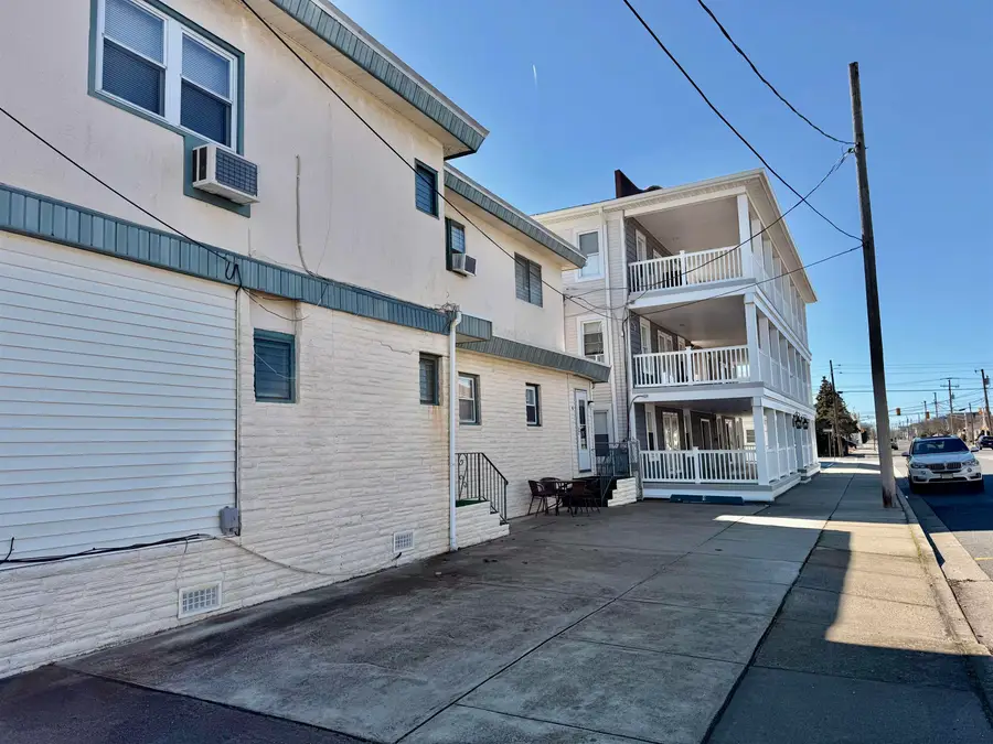 302 E Buttercup Avenue, Wildwood Crest, NJ 08260 - #3