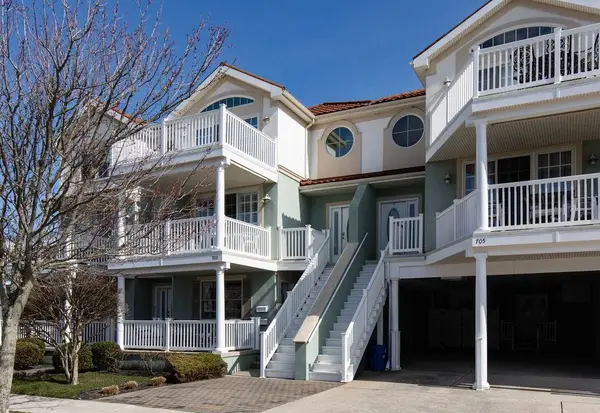 703 Surf Avenue, North Wildwood, NJ 08260
