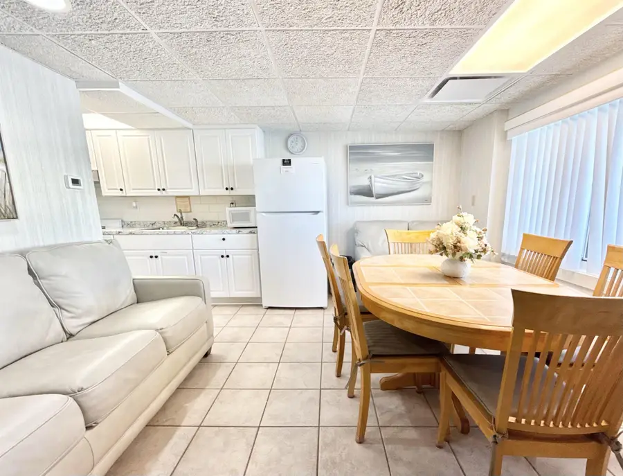 410 E Monterey Avenue, Wildwood Crest, NJ 08260 - #3