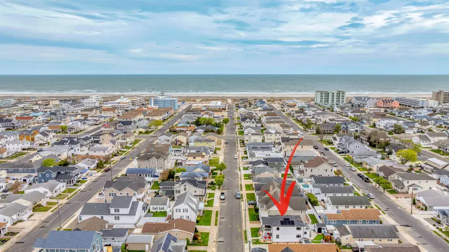 204 E Hollywood Avenue, Wildwood Crest, NJ 08260 - #3