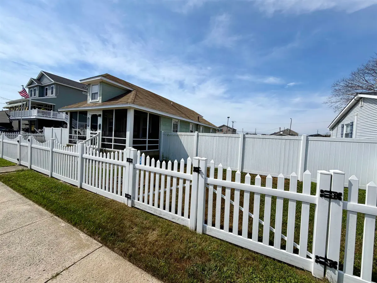 526 W Magnolia Avenue, West Wildwood, NJ 08260 - #1