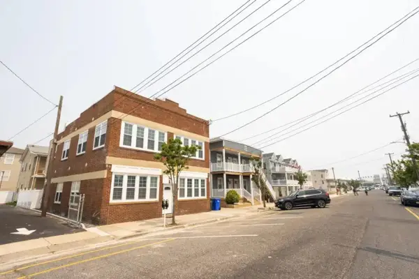 215 E Burk Avenue, Wildwood, NJ 08260