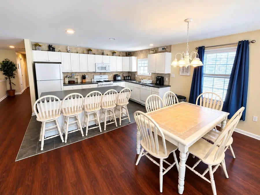 421 E 18th Avenue, North Wildwood, NJ 08260 - #3