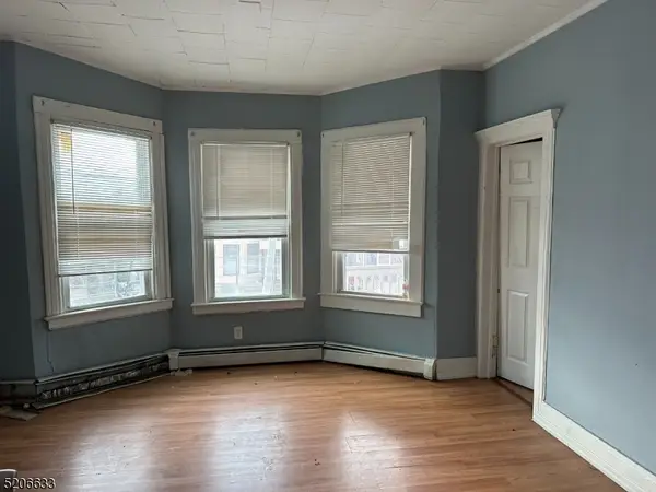 20 Girard Ave, East Orange City, NJ 07017