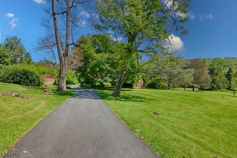 16 Saint Johns Dr, Peapack Gladstone Boro, NJ 07931 BHGRE