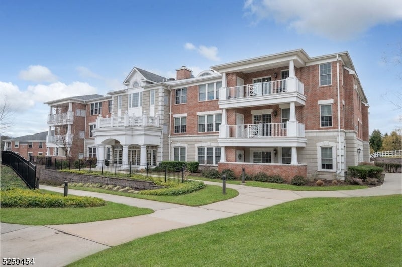 81 Four Seasons Dr, North Caldwell Boro, NJ 07006 BHGRE