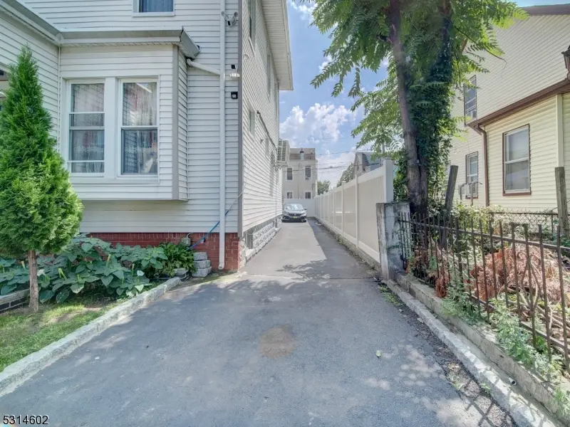 32 Newfield St, East Orange, NJ 07017 - #3