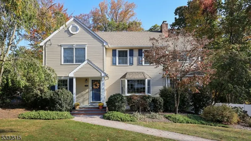 1049 Sunny Slope Dr, Mountainside, NJ 07092 - Image #1