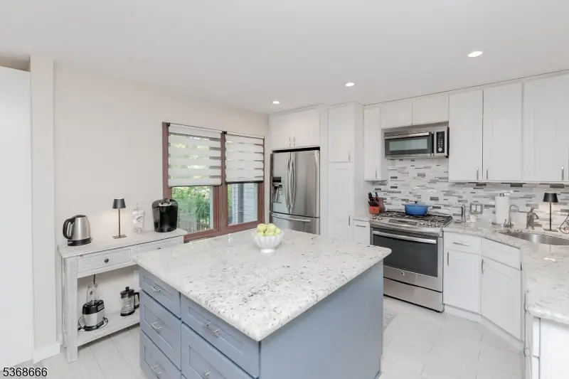 41 Killdeer Pl, Allamuchy Township, NJ 07840 - Image #2