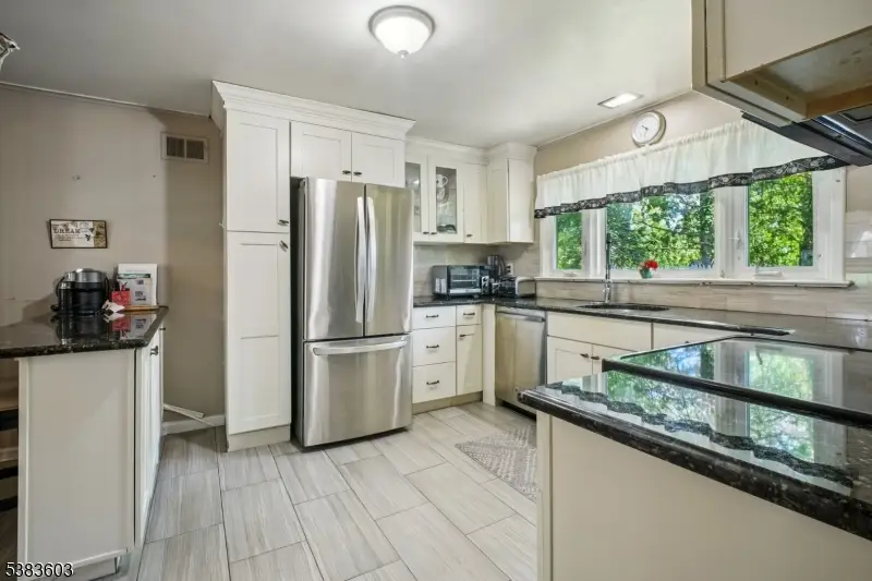 126 Fieldstone Dr, Springfield Twp., NJ 07081 - Image #3