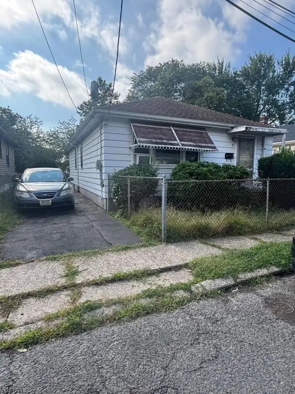 8 Albert Pl, Jersey City, NJ 07305