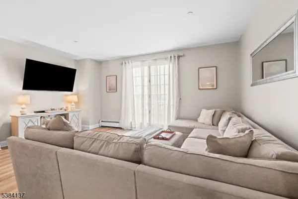 100 Shearwater Ct East #31, Jersey City, NJ 07305