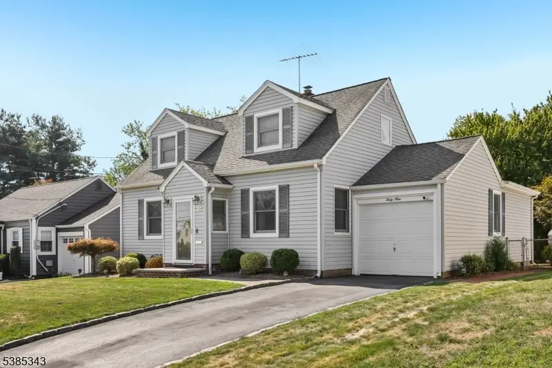 49 Knollwood Ter, Clifton, NJ 07012 - Image #2