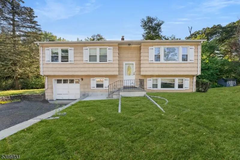 20 Lewis Pl, Westwood, NJ 07675 - Image #2