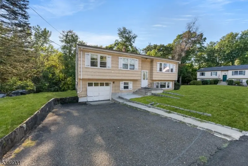 20 Lewis Pl, Westwood, NJ 07675 - Image #3