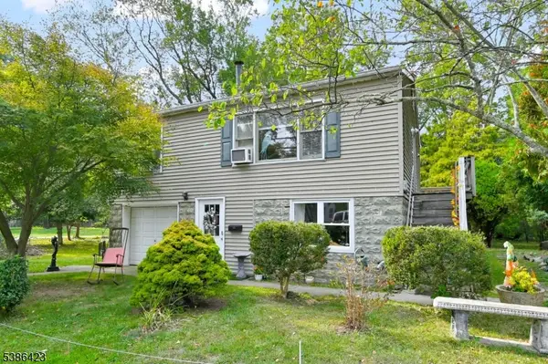 92 Lakeview Ter, Oakland Boro, NJ 07436