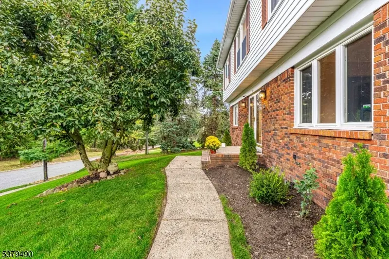 6 Old Orchard Dr, Hawthorne, NJ 07506 - Image #3