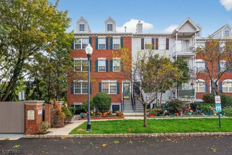 42 Vaughan Dr #42, Newark, NJ 07103 - Image #2