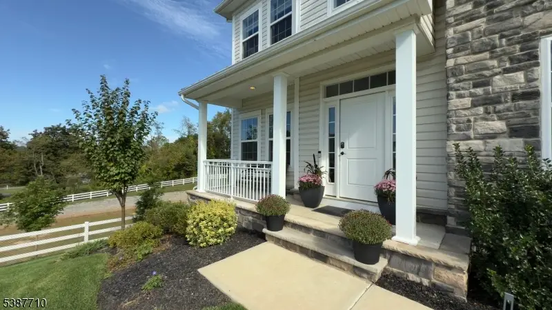 9 Sanderson Ct, Whitehouse Station, NJ 08889 - Image #2