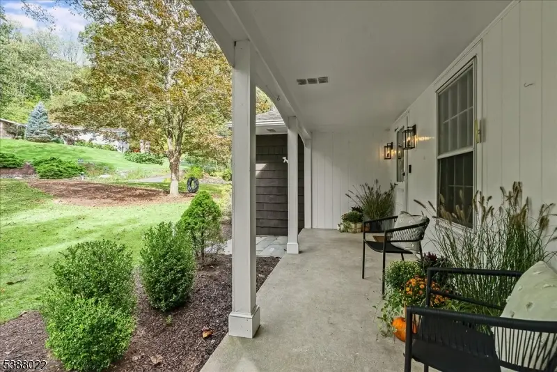 7 Burnett Dr, Chester Township, NJ 07930 - Image #2