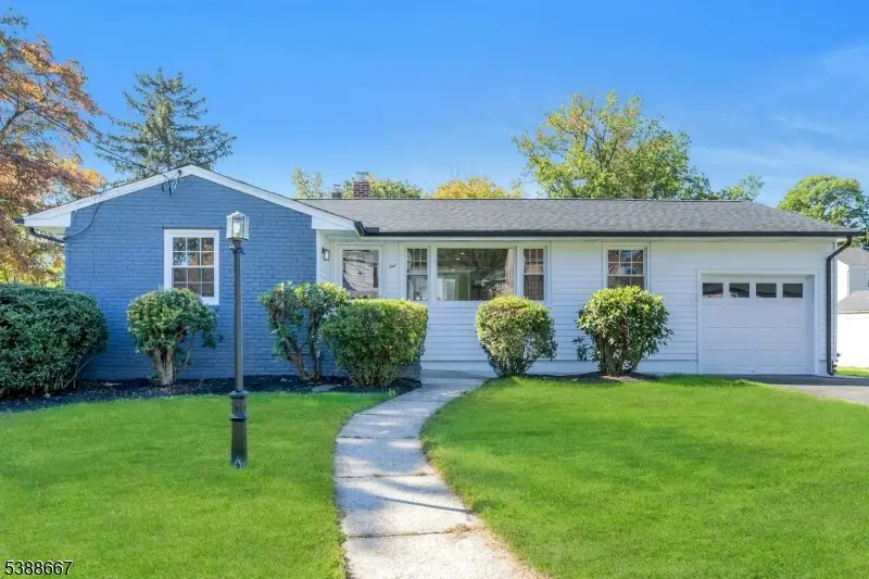 1 Crestwood Ln, Clark, NJ 07066 - Image #1