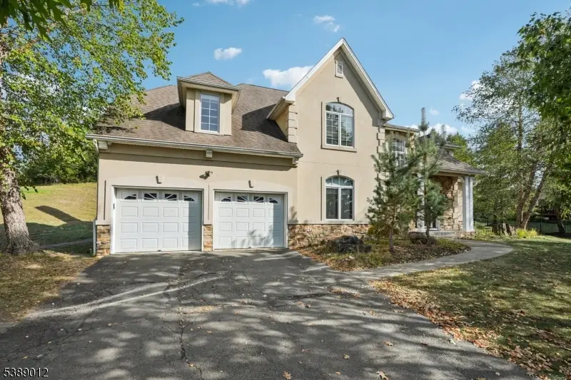 4 Forest Hill Dr, Wayne, NJ 07470 - Image #2