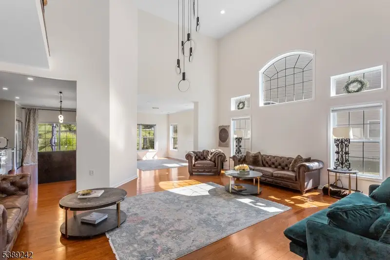 24 Bluffs Ct, Hamburg, NJ 07419 - Image #1