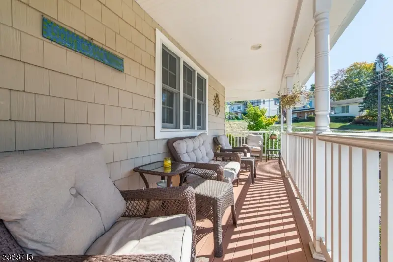 38 Stirling Ln, Wayne, NJ 07470 - Image #2