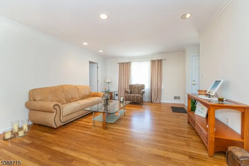 38 Stirling Ln, Wayne, NJ 07470 - Image #3