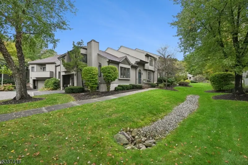 8 Sherwood Dr, Mountain Lakes, NJ 07046 - Image #2