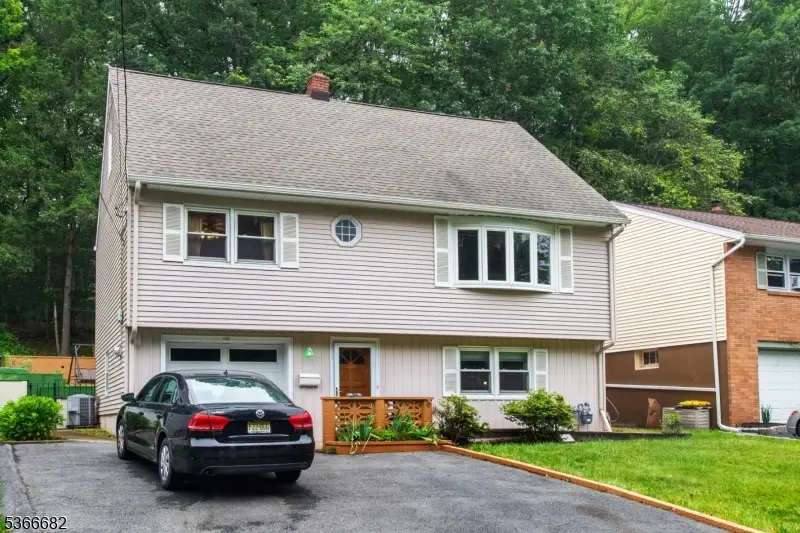 158 Woodhaven Dr, Wayne, NJ 07470 - Image #1