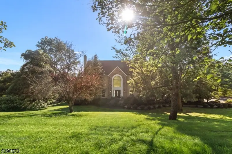 10 Blue Cliff Dr, Clinton Township, NJ 08833 - Image #2