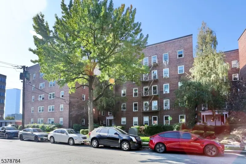 326 Bridge Plaza North #5D, Fort Lee, NJ 07024 - Image #1