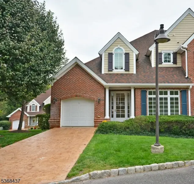 35 Schmidt Cir, Watchung, NJ 07069 - Image #1