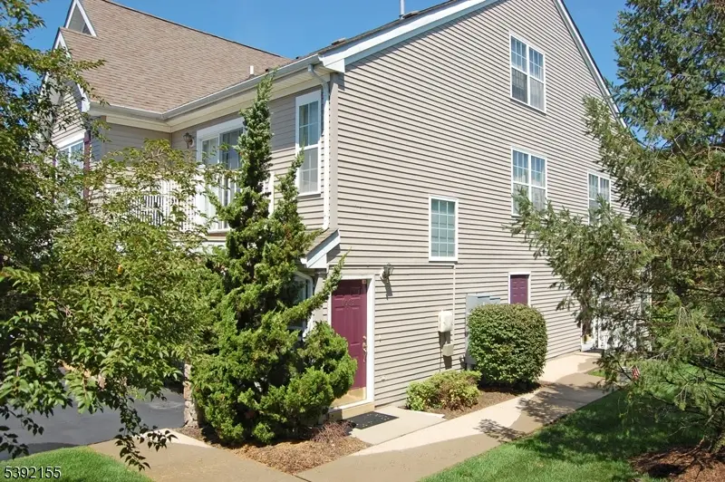 1001 Wendover Ct, Randolph, NJ 07869 - Image #2
