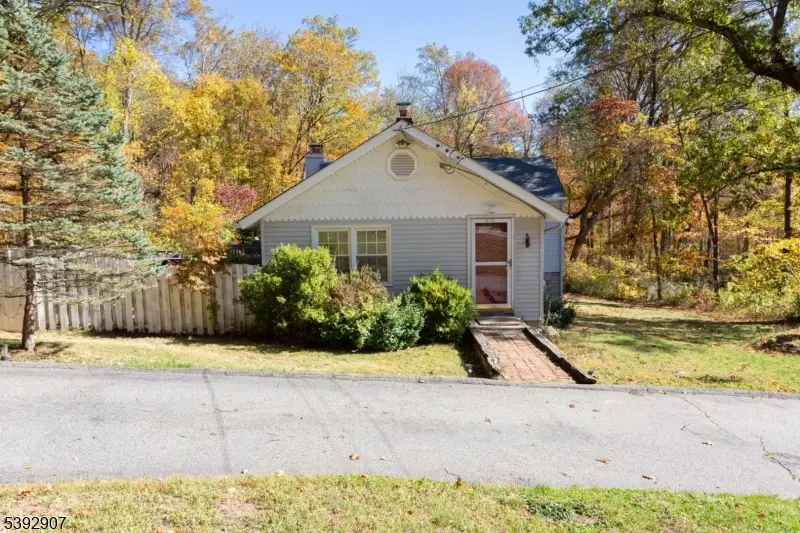 318 Germantown Rd, Macopin, NJ 07480 - Image #3