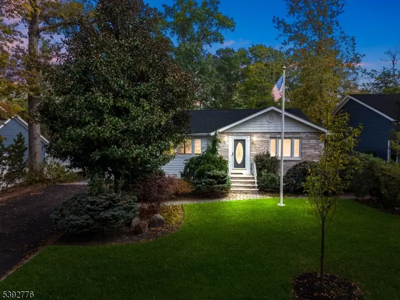 224 Princeton Ave, Berkeley Heights, NJ 07922 - Image #1